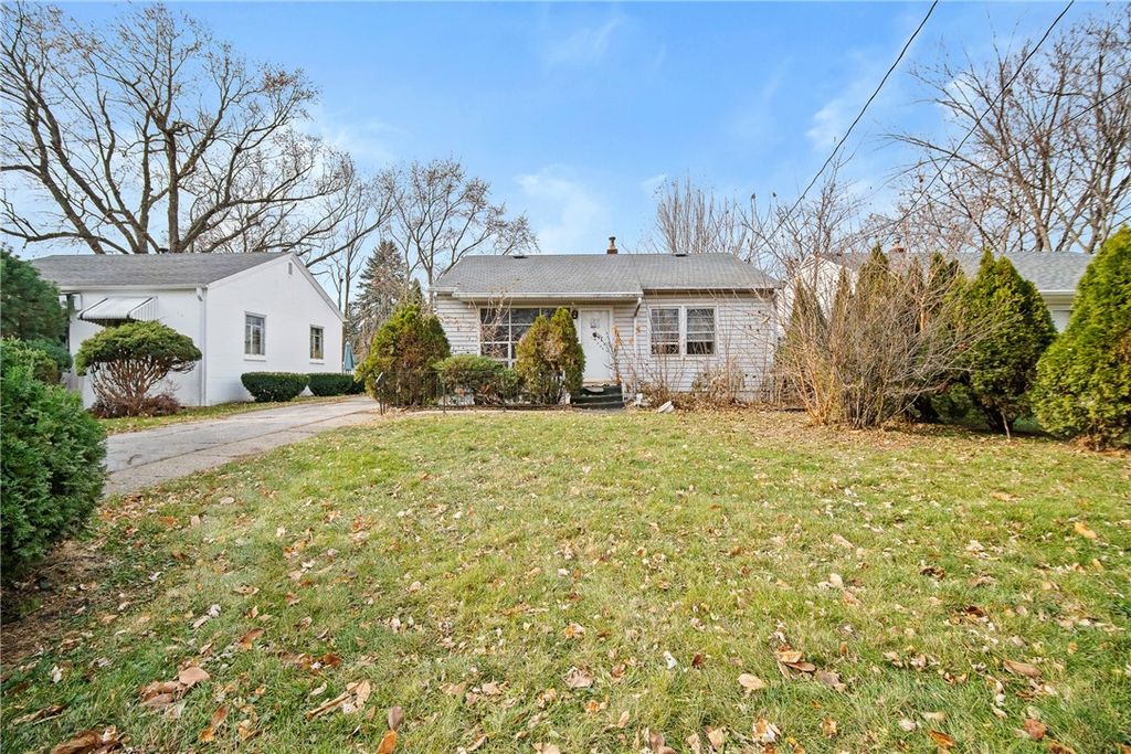 1424 E 15th St, Des Moines, IA 50316 See Est. Value, Schools & More