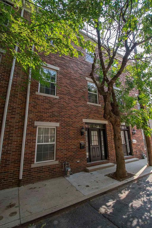 922 Hall St, Philadelphia, PA 19147