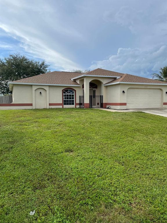 3324 SE Santa Barbara Pl, Cape Coral, FL 33904