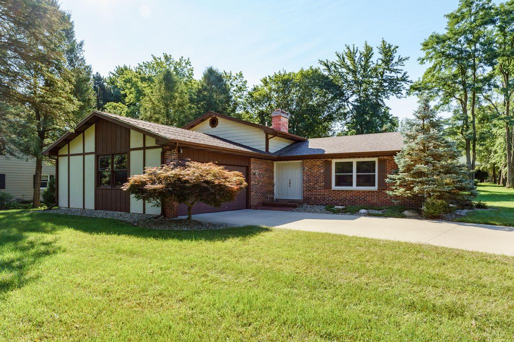 228 Minges Rd E, Battle Creek, MI 49015