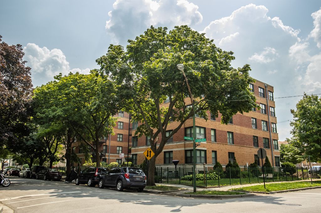 2545 W Catalpa Ave #2B, Chicago, IL 60625