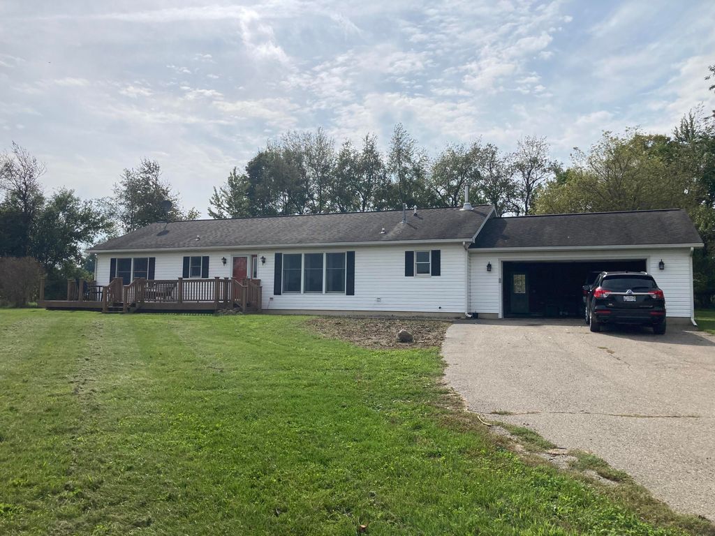 127 N Ray Quincy Rd, Quincy, MI 49082