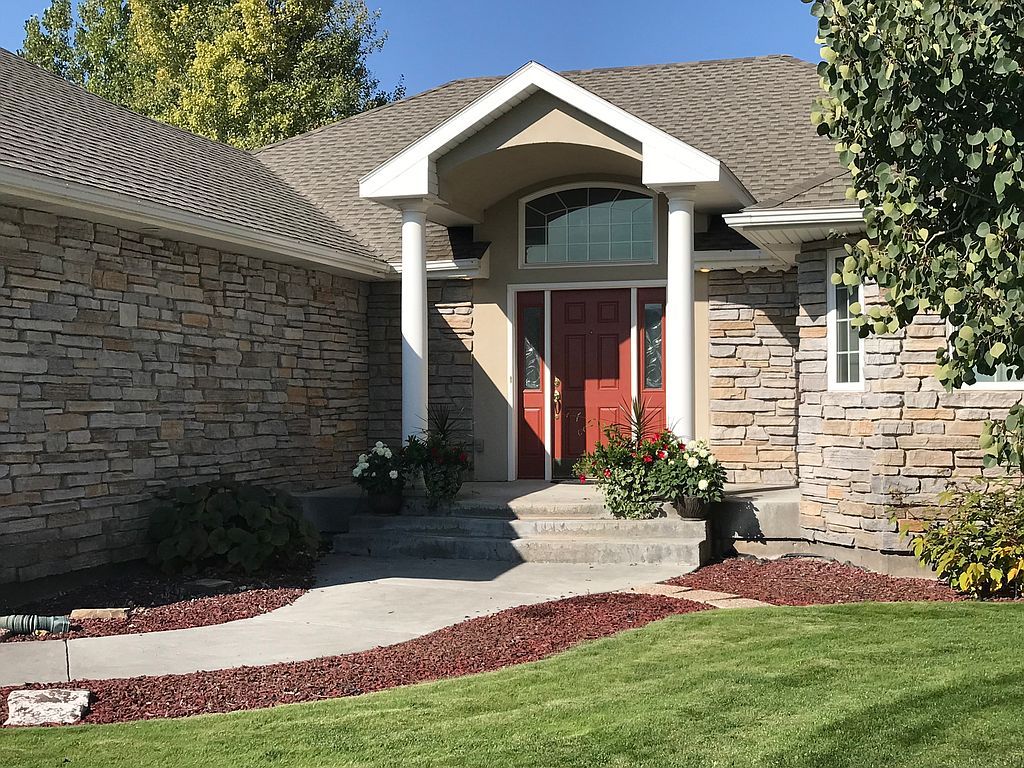 2384 S  Fieldstone Dr, Ammon, ID 83401