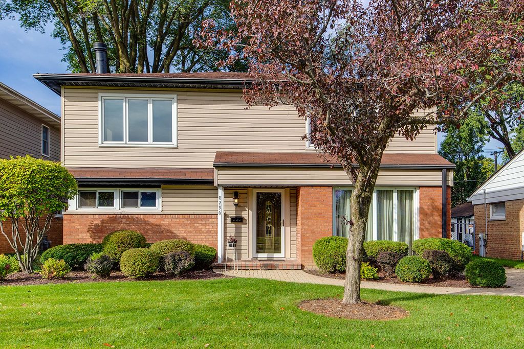 8296 N Ozanam Ave, Niles, IL 60714