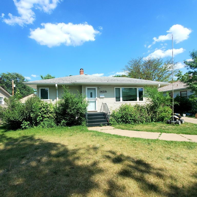 1625 S Main St, Aberdeen, SD 57401