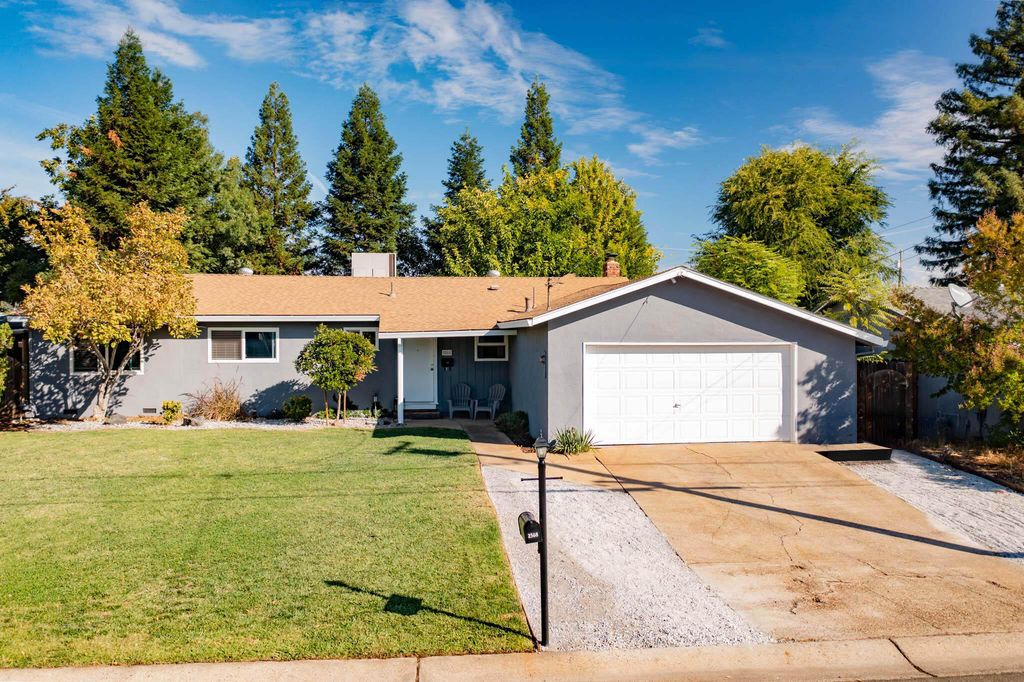 2568 Belladonna St, Redding, CA 96002