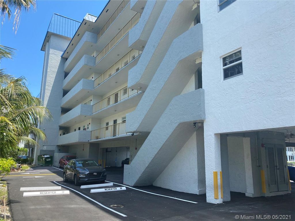 3770 NE 171st St #209, North Miami Beach, FL 33160