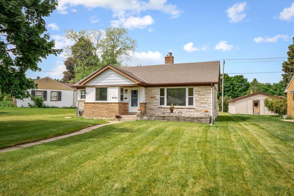 5703 North Witte Ln, Glendale, WI 53209