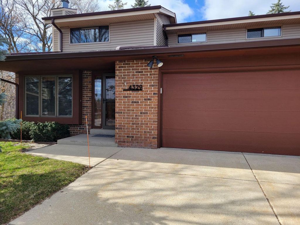 4329 South Todd DRIVE UNIT 17, Greenfield, WI 53228
