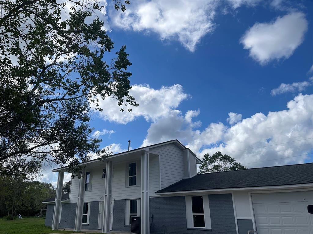 708 County Road 691, West Columbia, TX 77486