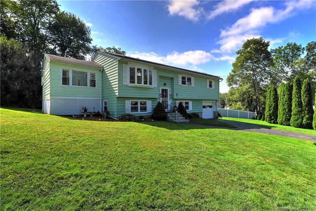 6 Franklin Rd, West Haven, CT 06516