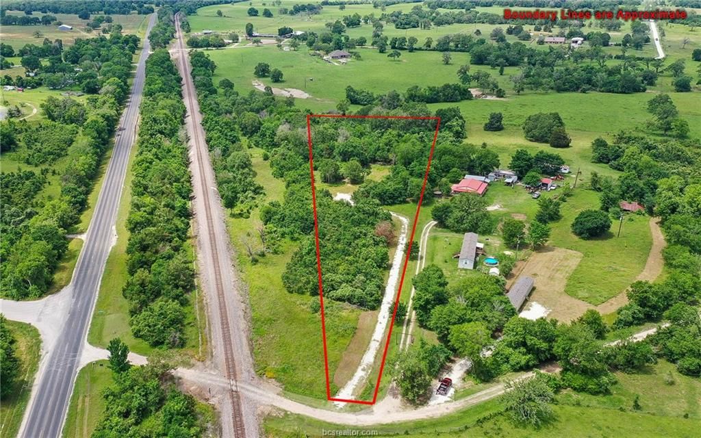 8268 Denman Ln, Iola, TX 77861