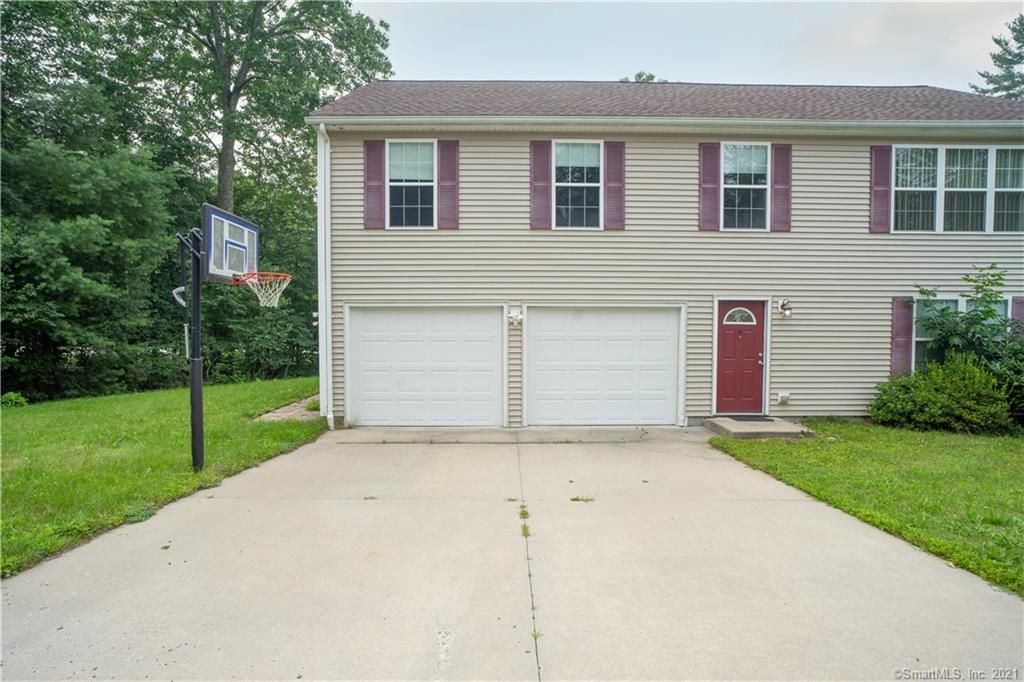 5 Arbor Ridge Rd, Torrington, CT 06790