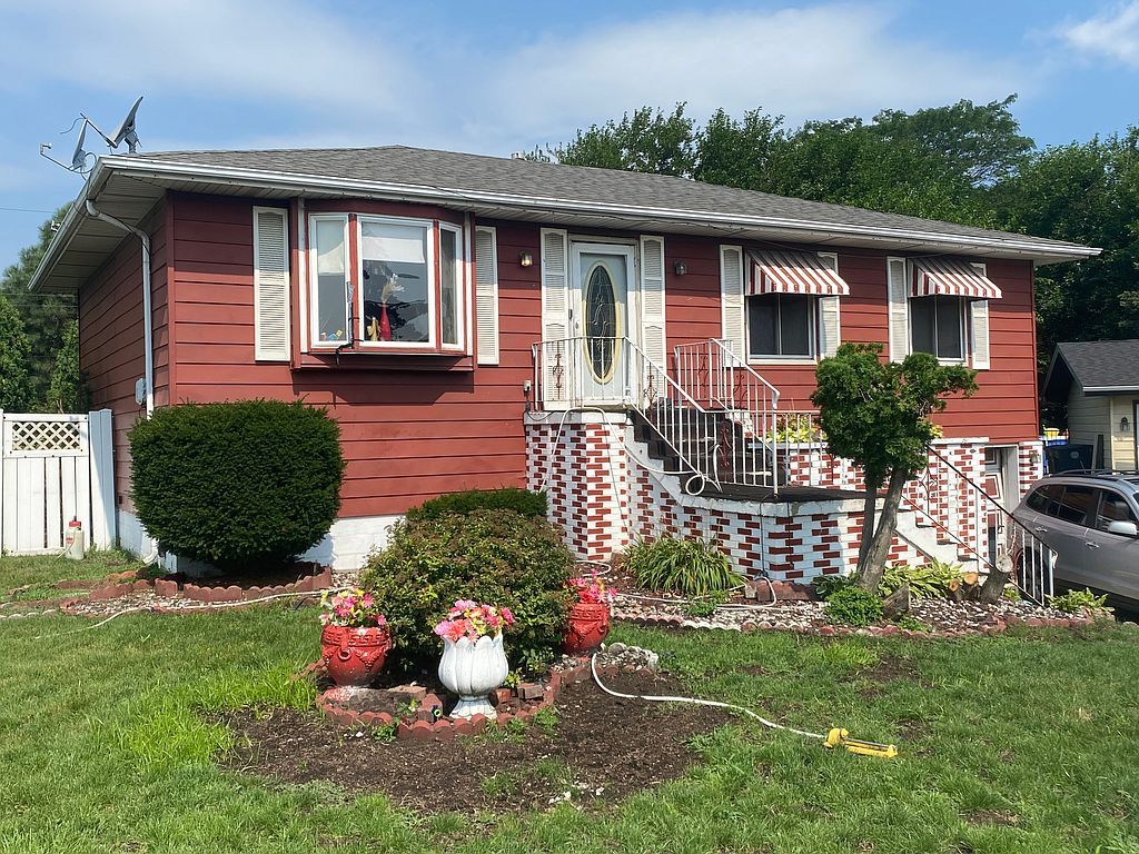4114 Hawthorne St, East Chicago, IN 46312