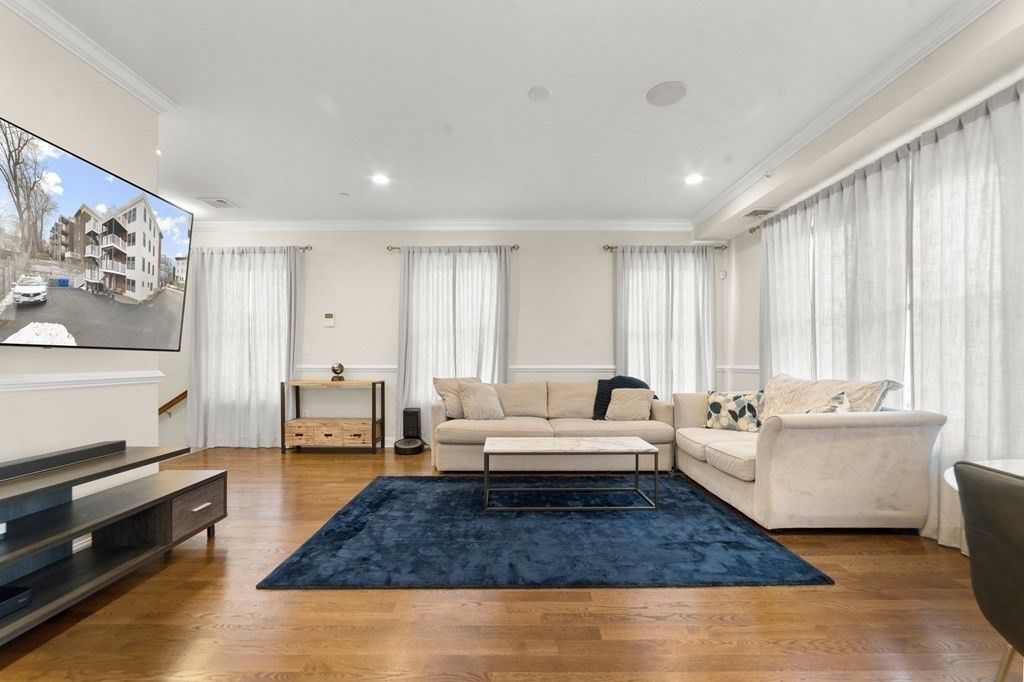 30 Iffley Rd #4, Jamaica Plain, MA 02130