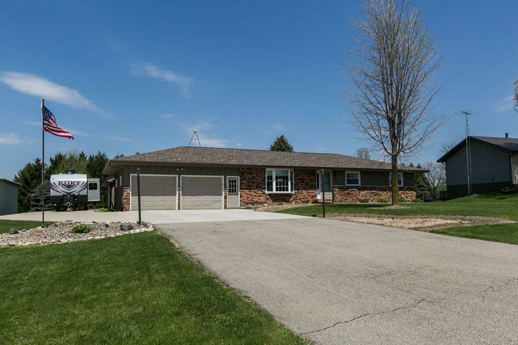 6102 Chucks Ct, Peosta, IA 52068 Trulia