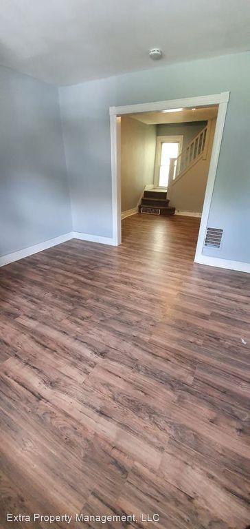 122 Exton Ave, Trenton, NJ 08618