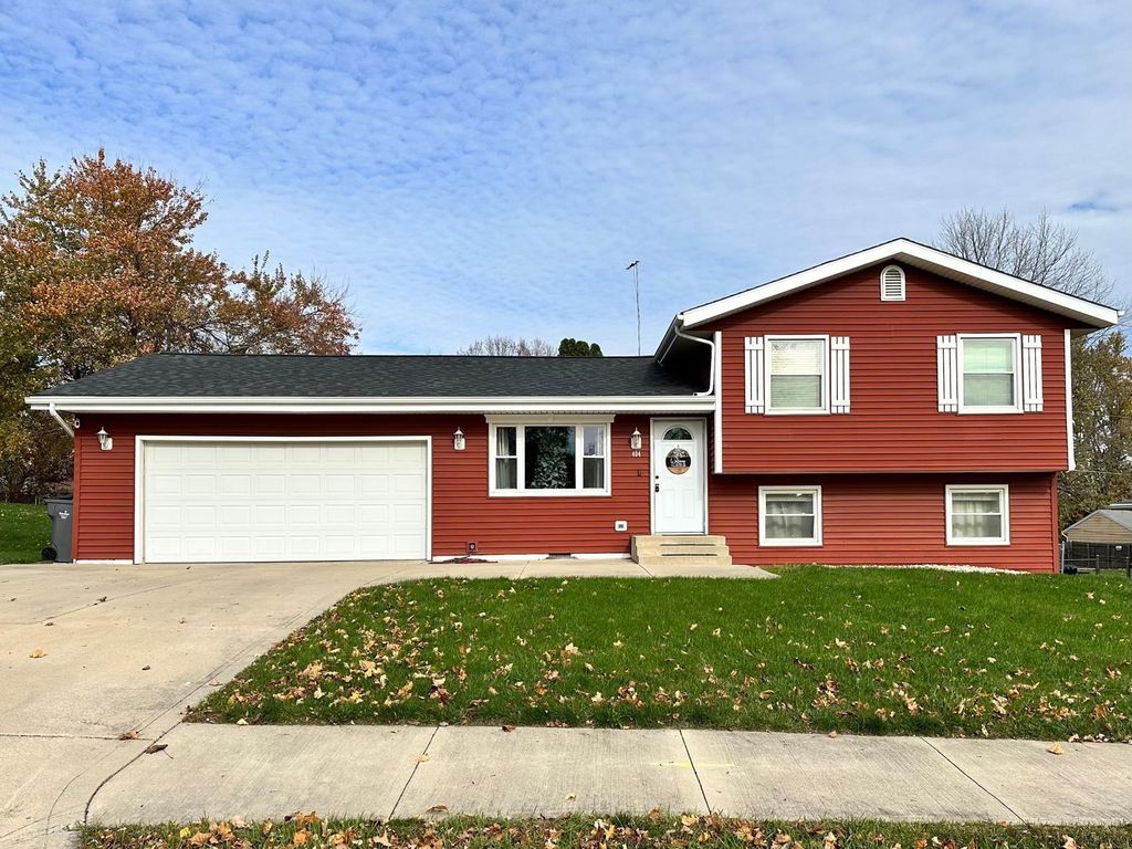 404 W  Pickwick Dr, Syracuse, IN 46567