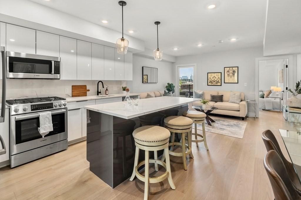 323 W Broadway #6, Boston, MA 02127