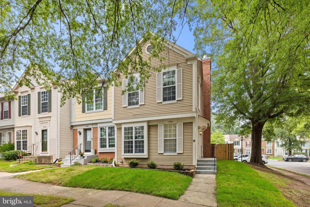 12124 Wedgeway Pl, Fairfax, VA 22033
