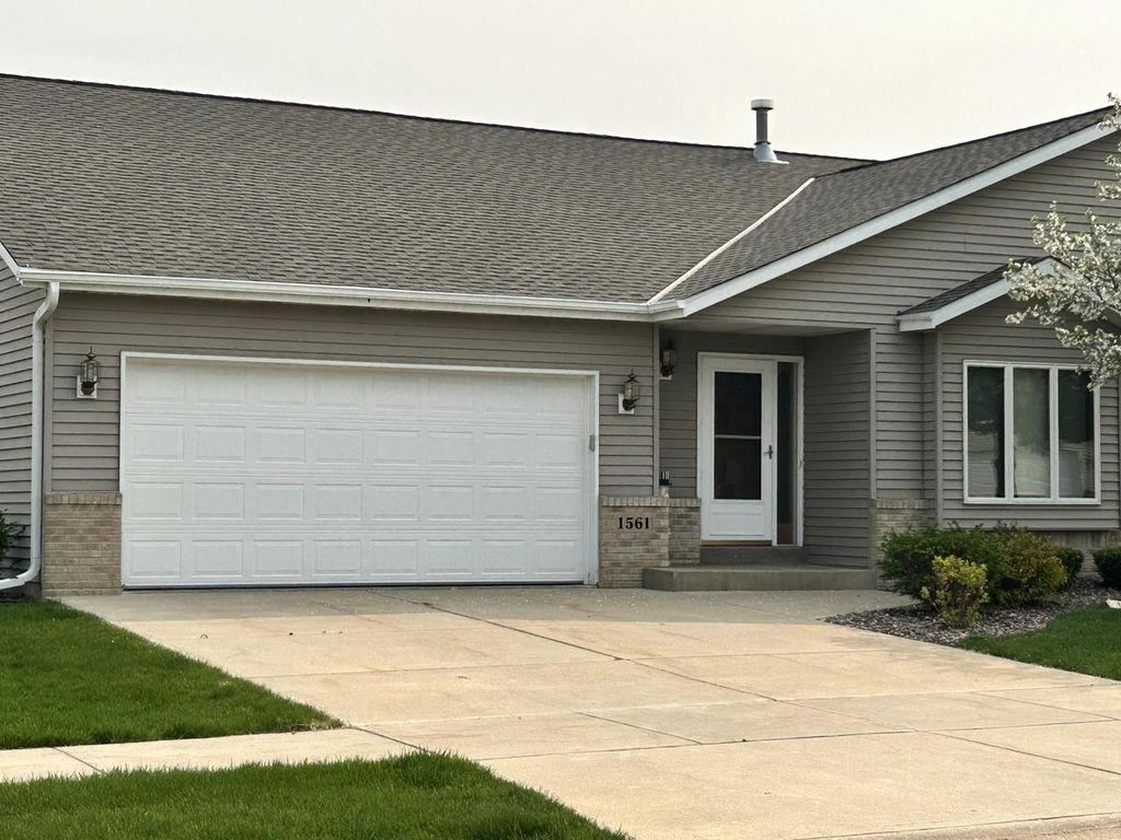 1561 Bluebell DRIVE, Hartford, WI 53027