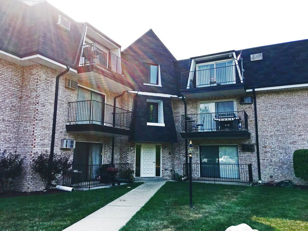 7000 Mather Ave #105, Chicago Ridge, IL 60415