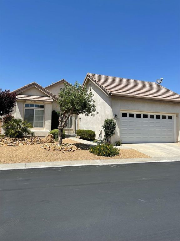 19598 Rolling Green Dr, Apple Valley, CA 92308