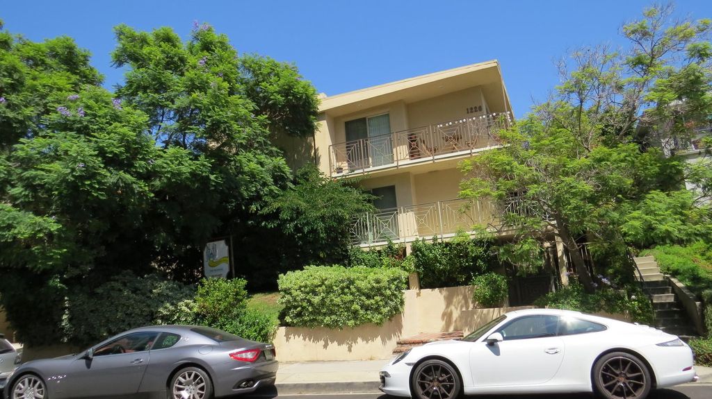 1226 McClellan Dr, Los Angeles, CA 90025