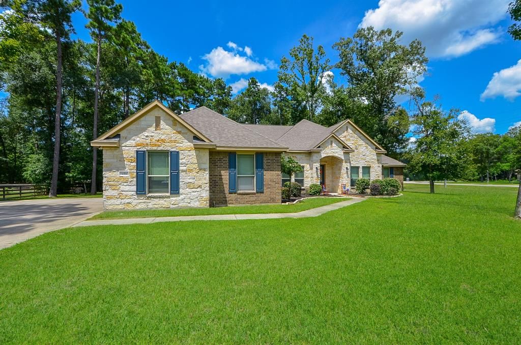 639 N Commons View Dr, Huffman, TX 4 Bed, 3 Bath SingleFamily Home