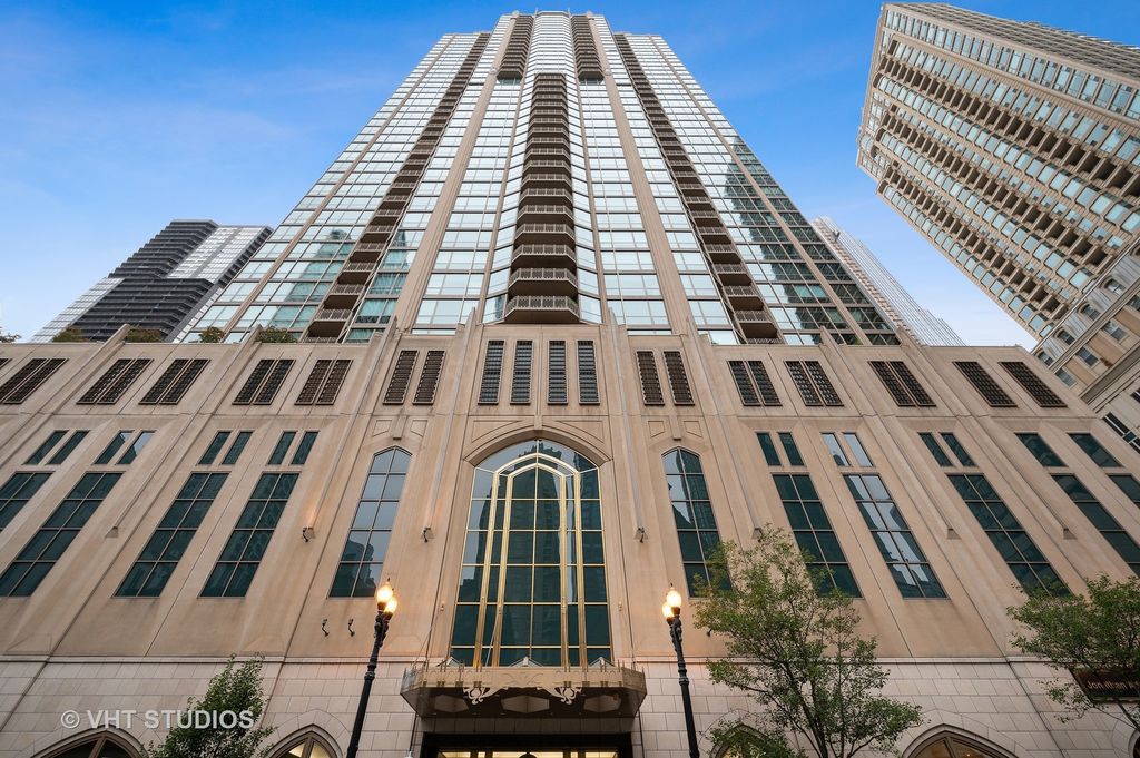 21 E Huron St #3504, Chicago, IL 60611