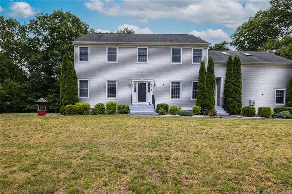 890 Neipsic Rd, Glastonbury, CT 06033