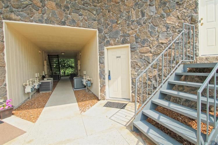 1602 Park De Ville Pl, Columbia, MO 65203