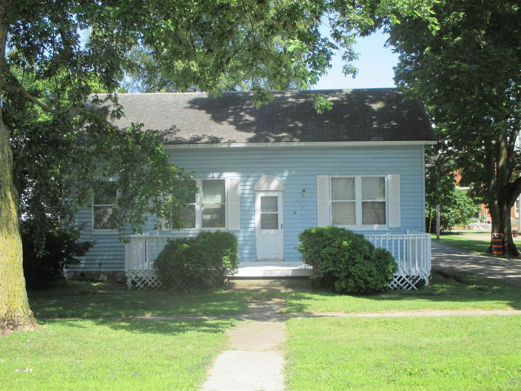 302 N Main St, South Whitley, IN 46787