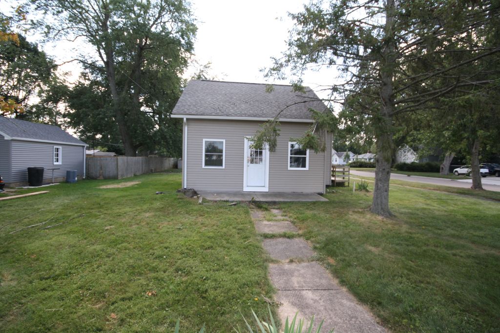 1533 Goguac St W, Battle Creek, MI 49015