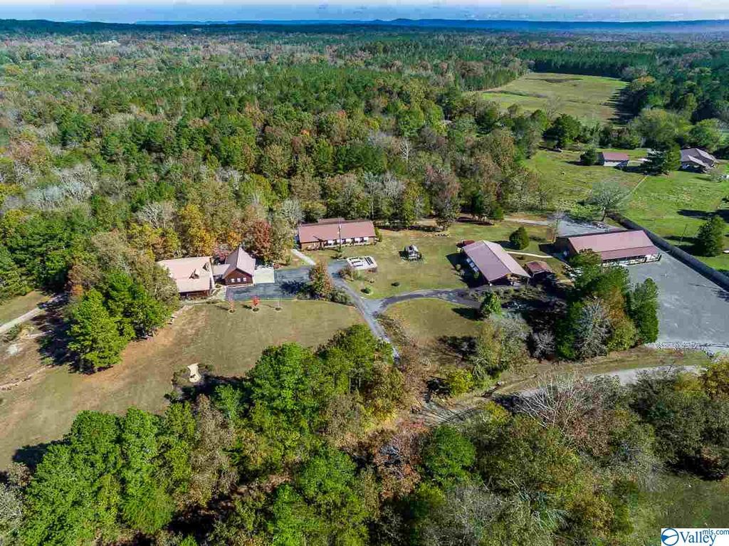 553 Old Six Mile Rd, Somerville, AL 35670
