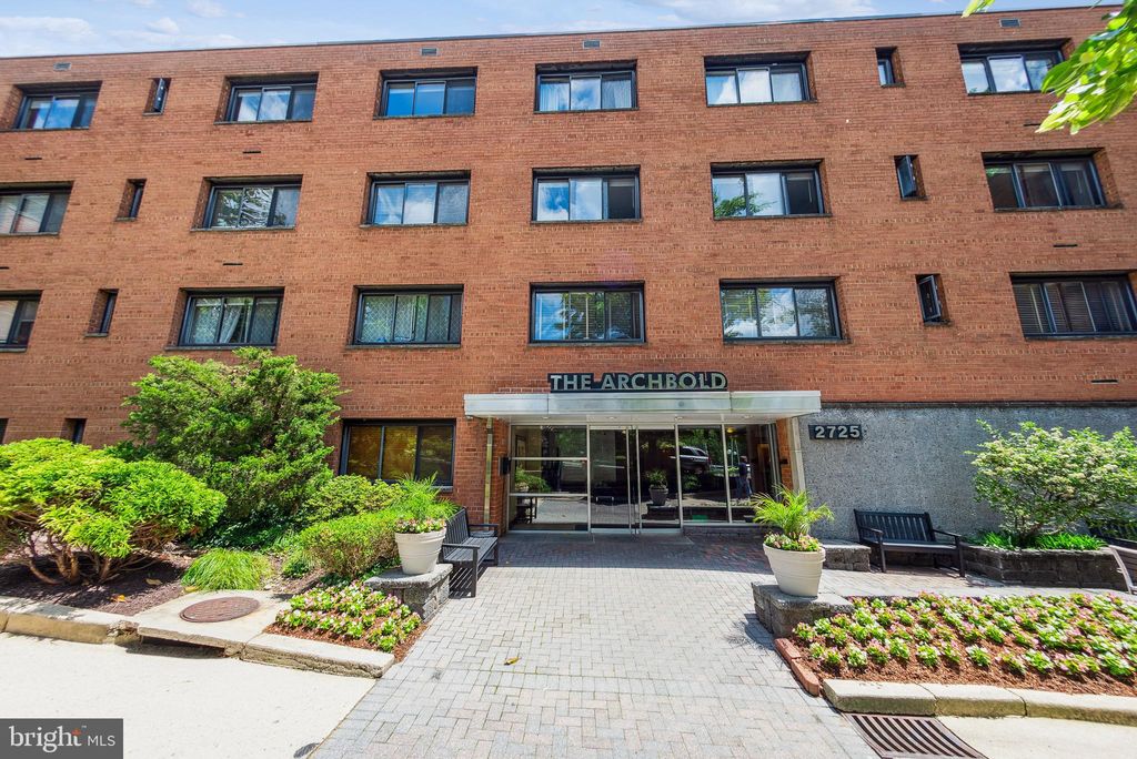 2725 39th St NW #201, Washington, DC 20007