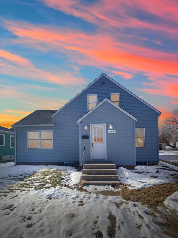 309 Central Ave, Madison, MN 56256