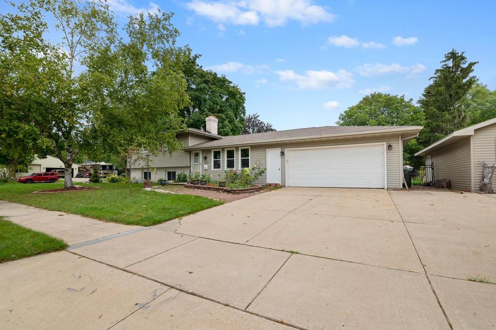 1110 LOURDES AVENUE, De Pere, WI 54115