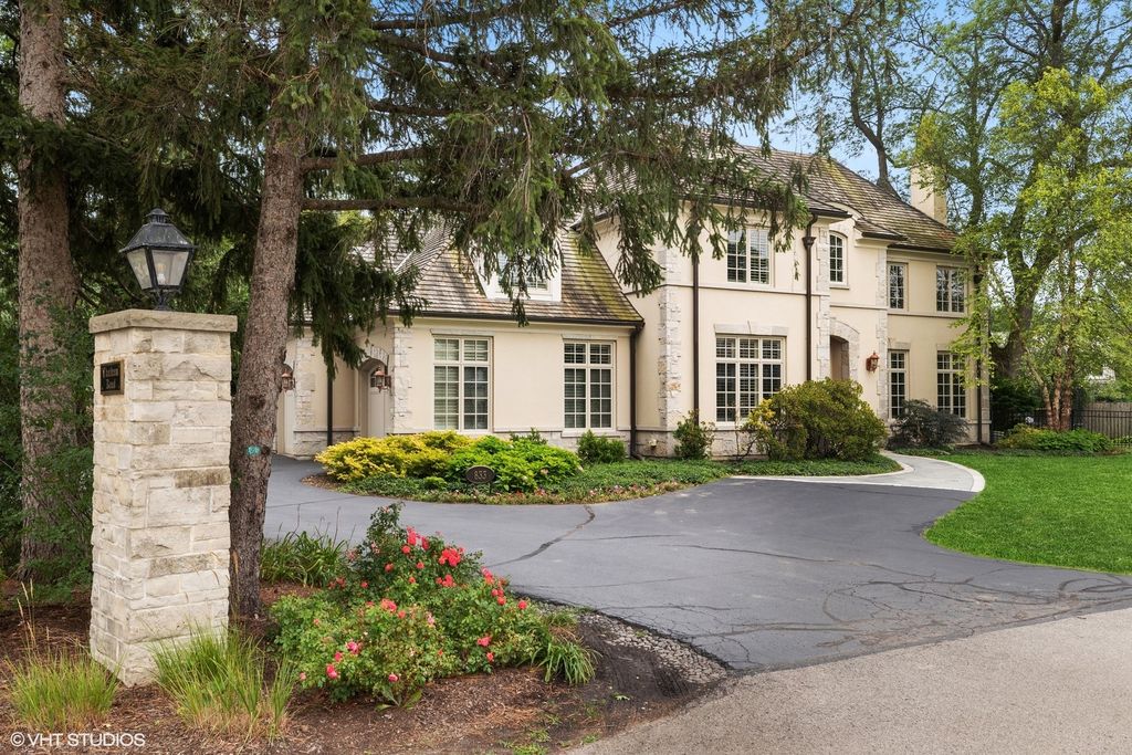 833 Chatham Rd, Glenview, IL 60025