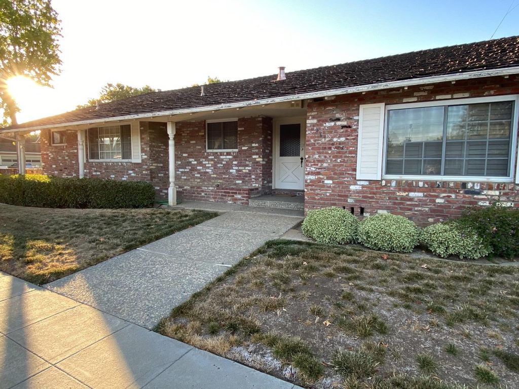 1461 Cherry Garden Ln, San Jose, CA 95125