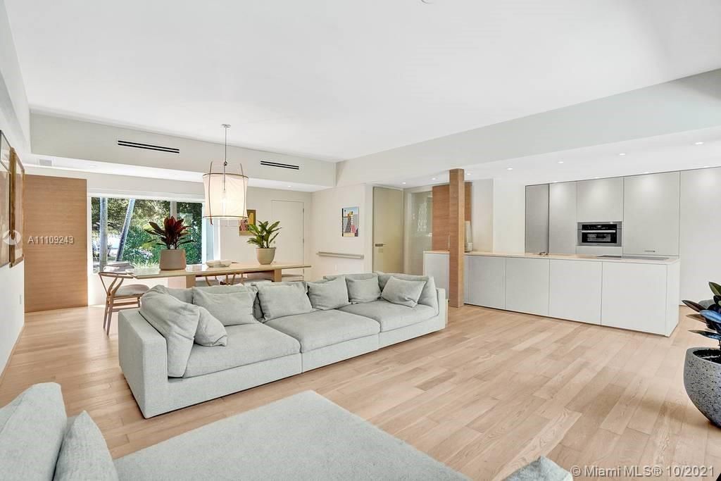 4235 N Bay Rd, Miami Beach, FL 33140