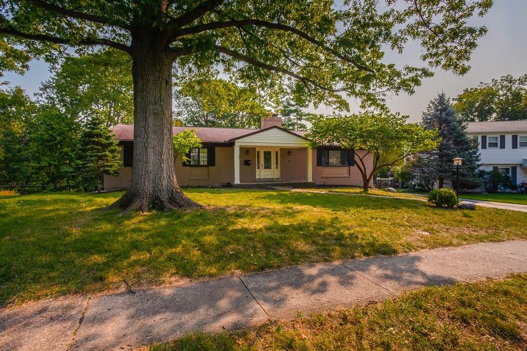 5742 Bayberry Dr, Cincinnati, OH 45242