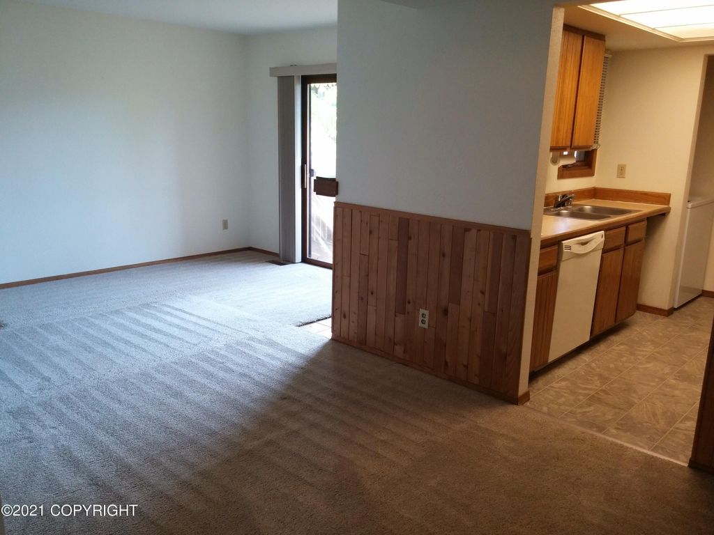 7242 Foxridge Cir #C, Anchorage, AK 99518