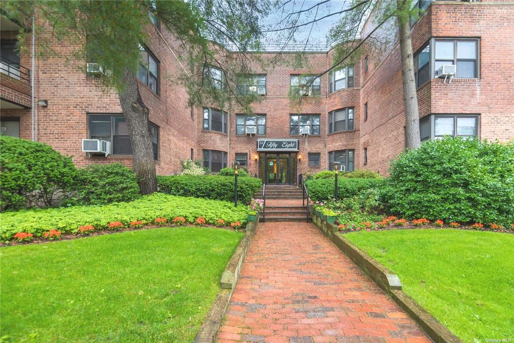 58 Grace Ave #2C, Great Neck, NY 11021