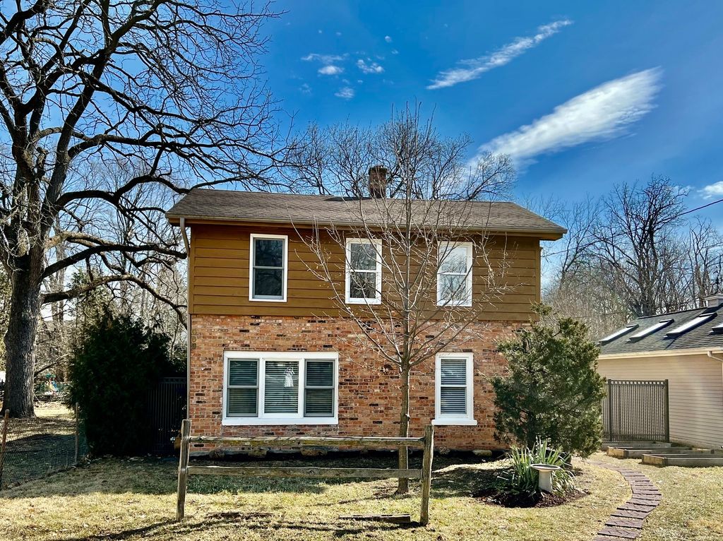 3S069 Glen Dr N, Warrenville, IL 60555