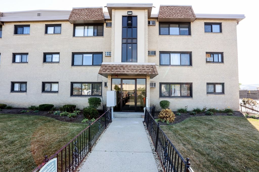 9629 Brandy Ct #12, Des Plaines, IL 60016