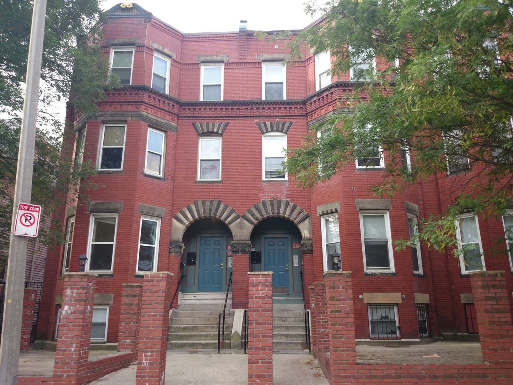 76 W Cottage St, Dorchester, MA 2 Bed, 1 Bath Townhouse 8 Photos