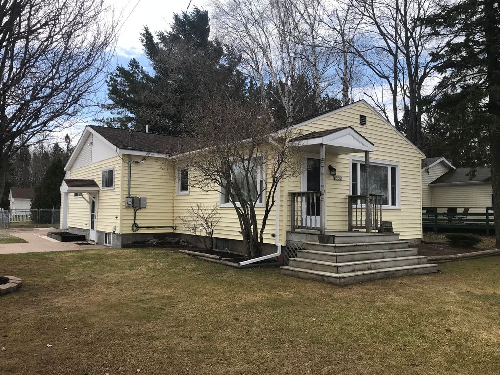 226 E 14th Ave, Sault Sainte Marie, MI 49783