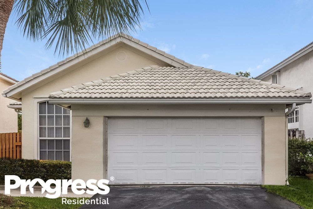 6935 NW 27th Ct, Margate, FL 33063