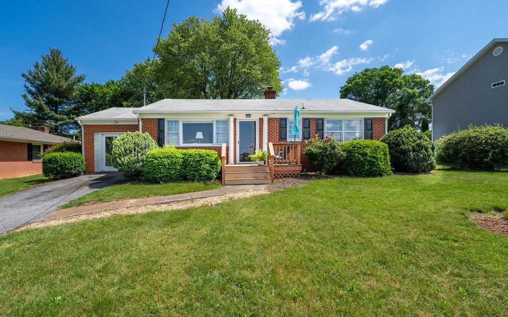 103 Luray Ave, Luray, VA 22835
